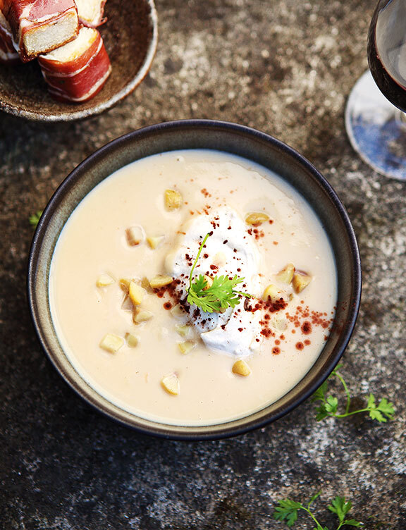 image de la recette Velouté de marrons du Périgord, crème café grillé, cacao et croûtons gourmands